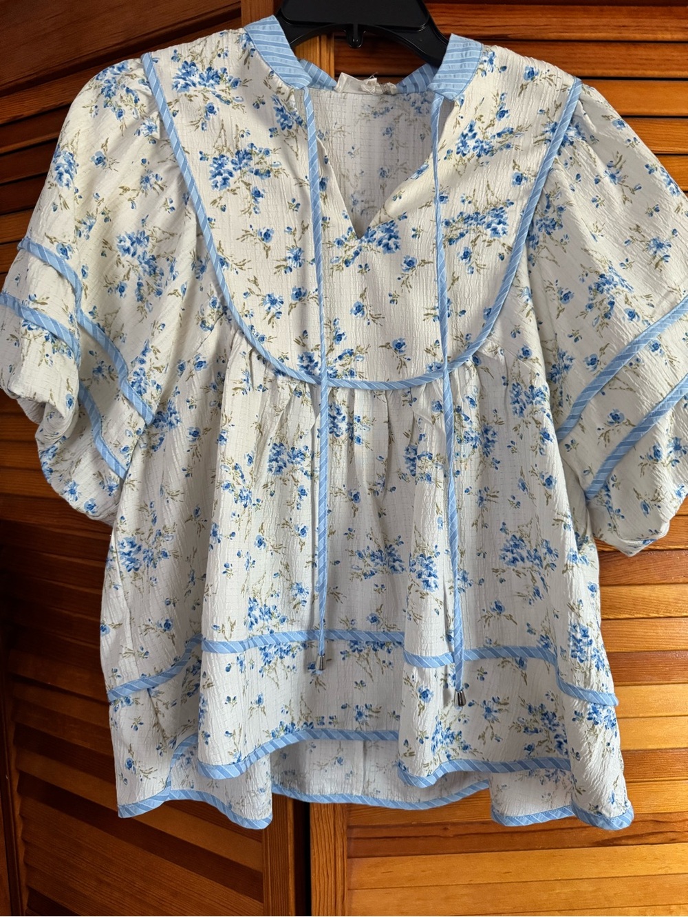 entro Cream Blouse with Blue Floral Print - Picture 6 of 6
